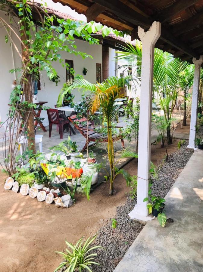 Walkers Hostel Trincomalee Dış mekan fotoğraf